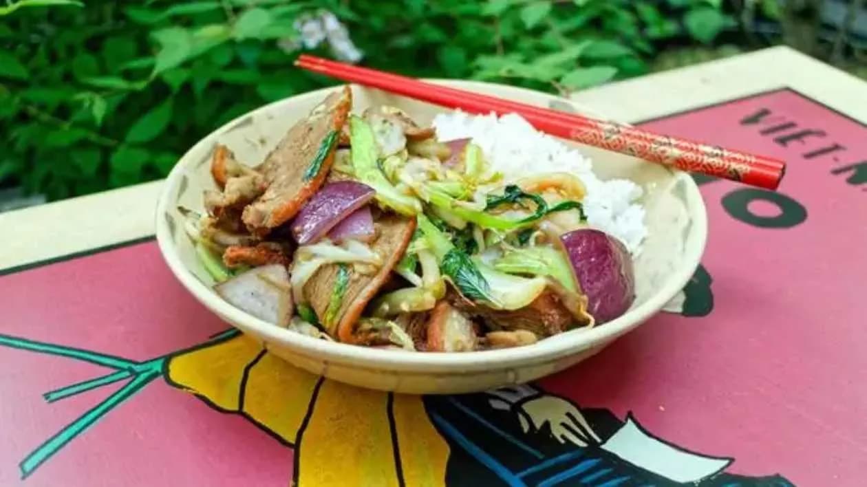 Kaczka Smażona z Bazylią Tajską