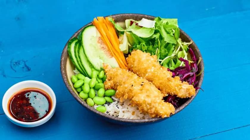 Tajski Bowl z Kurczakiem Chrupiącym