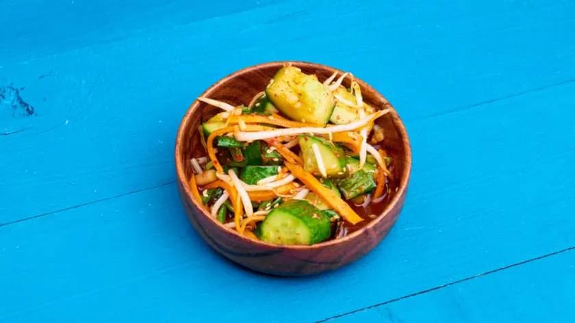 Sałatka z ogórka i chilli