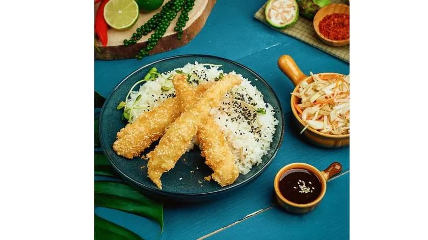 Thai Crispy Chicken z surówką