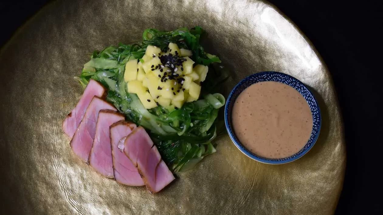 Sałatka wakame z tuńczykiem