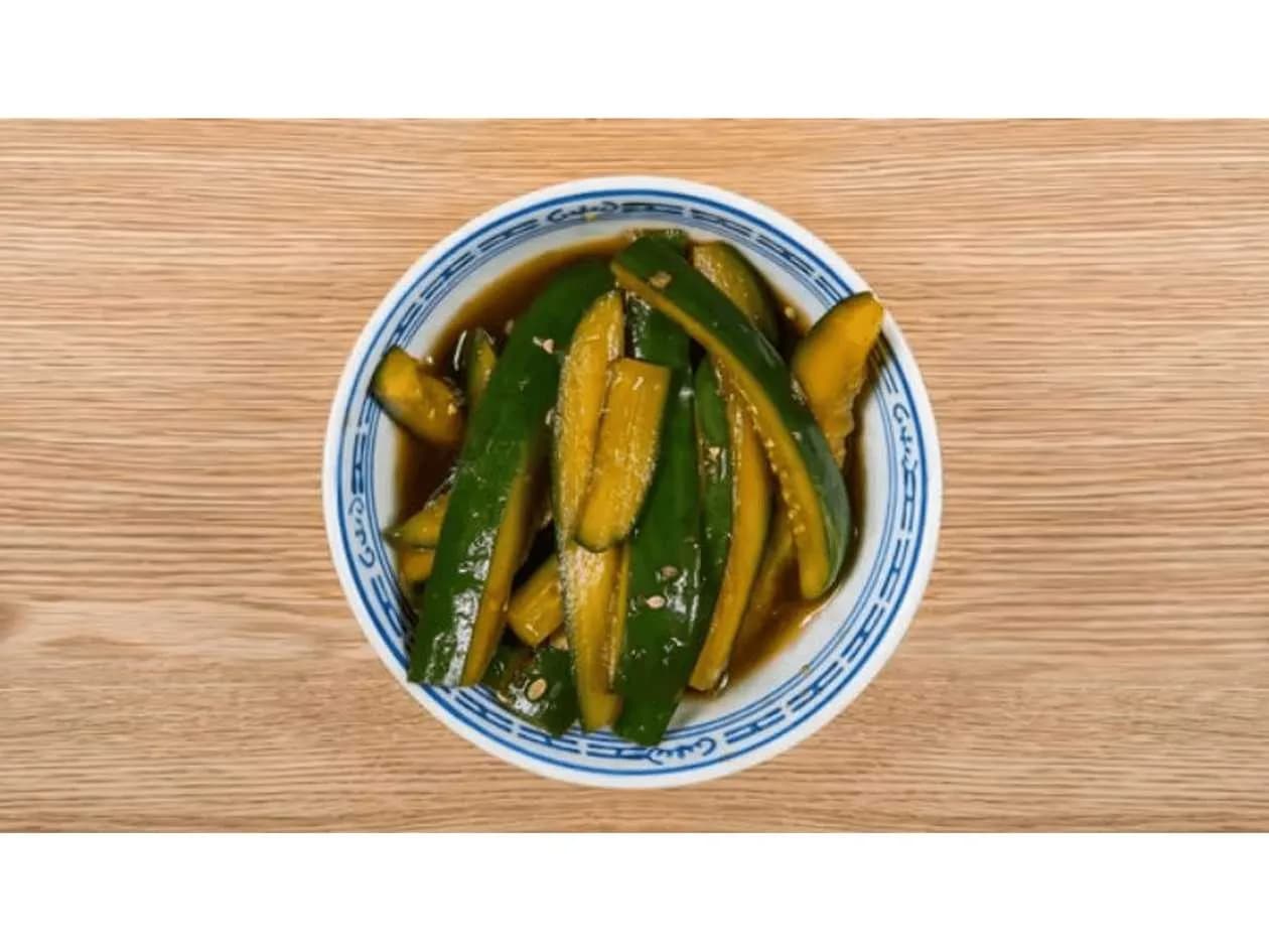 Sałatka z ogórkiem i czosnkiem