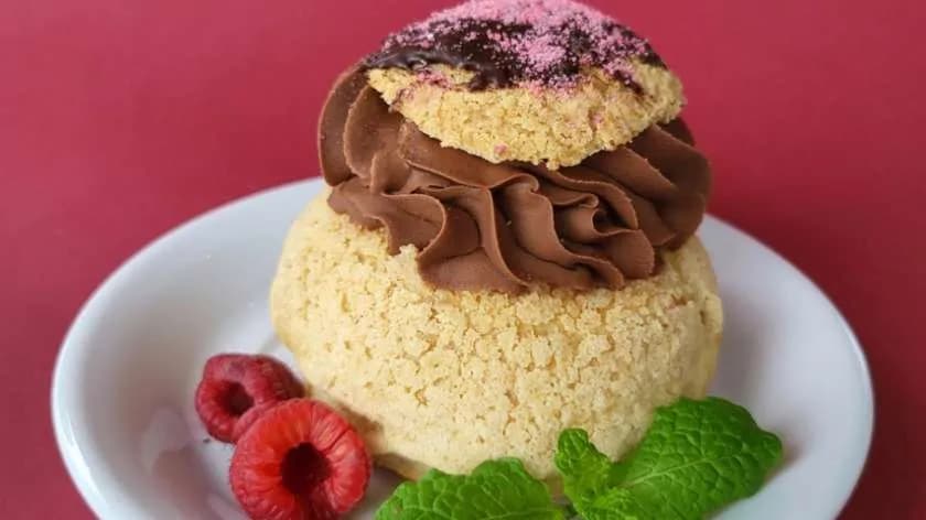 Ptyś czekolada z maliną