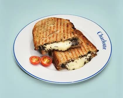 Tartine Mozzarella z tapenadą