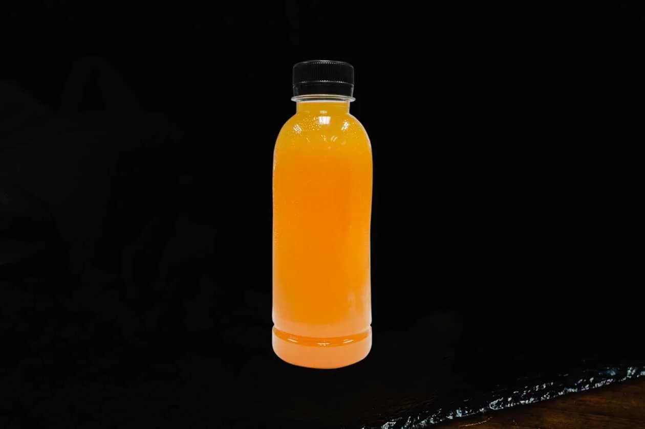 Świeżo wyciskany z pomarańczy