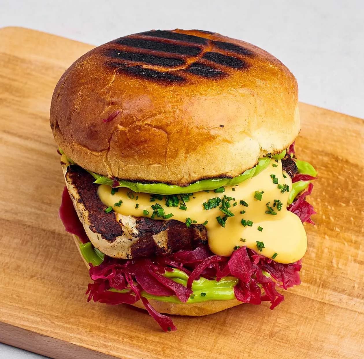 Kanapka halloumi + frytki + colesław+napój