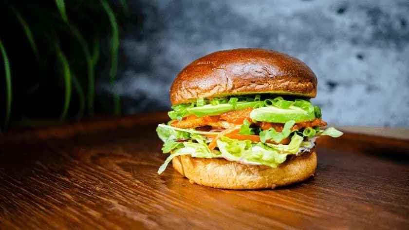 Hello. Me. - Haloumi i Awokado 🌿