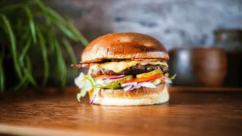 Emperor - z serem Cheddar i bekonem