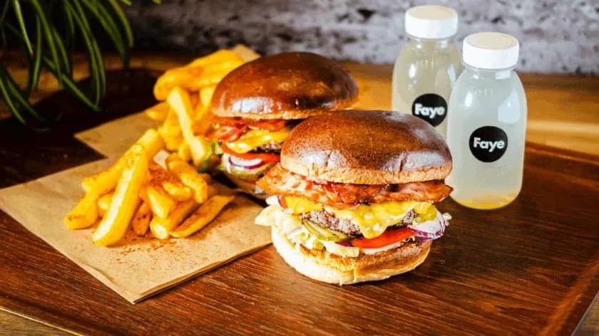 2x Burger Emperor 2x Frytki belgijskie 2x Coleslaw