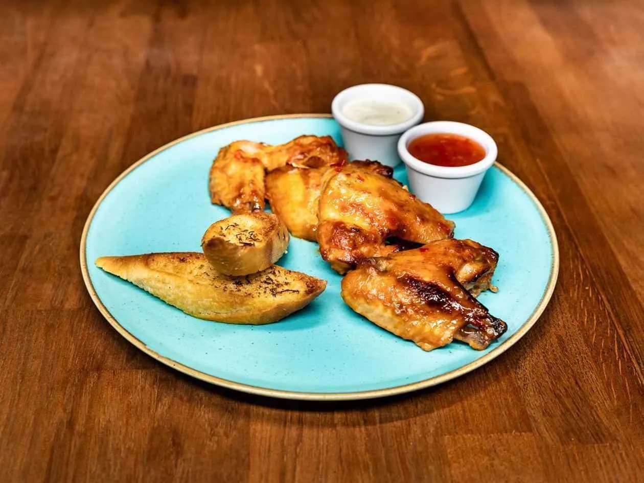 Skrzydełka łagodne+sos serowy(5szt)