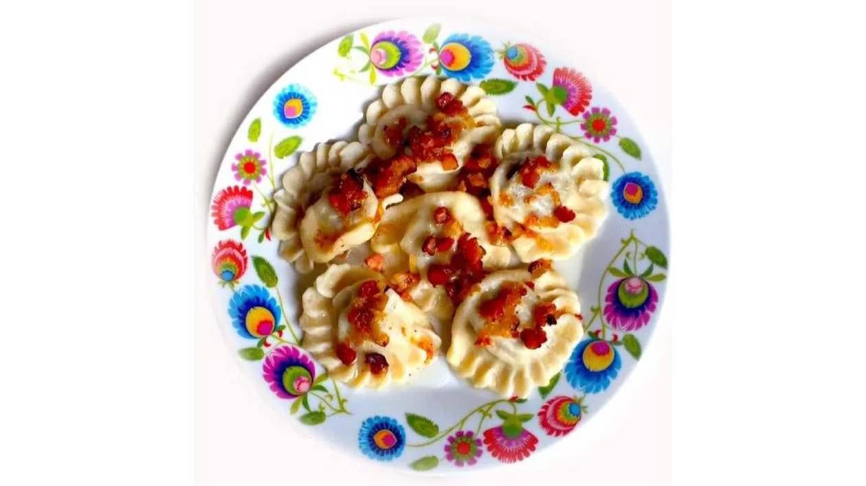 Dumplings with meat and pork scratchings