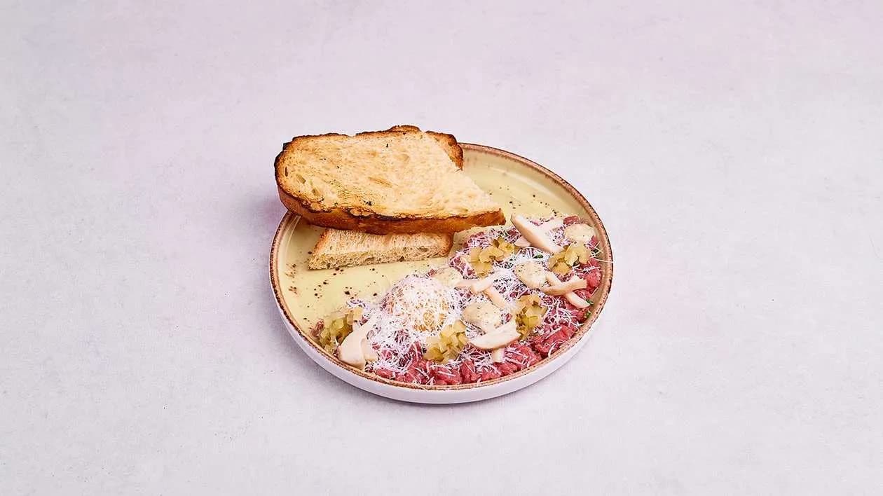 Chopped beef tenderloin tartare