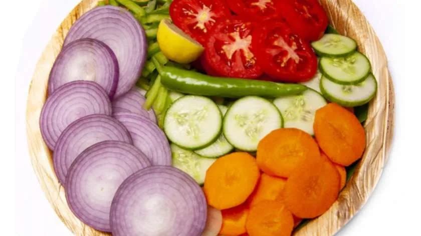 Fresh vegetable salad (vegan)