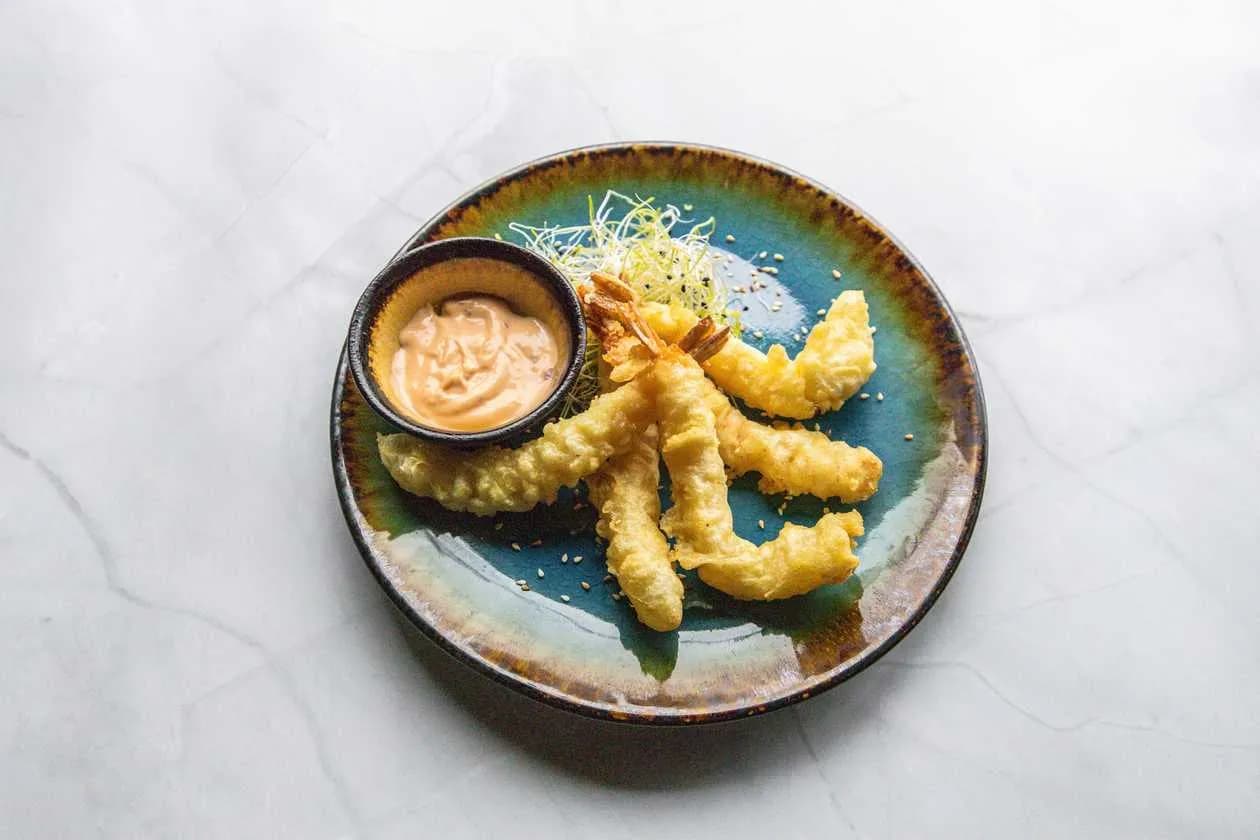 Shrimp in tempura with spicy mayo sauce - 5 pcs.