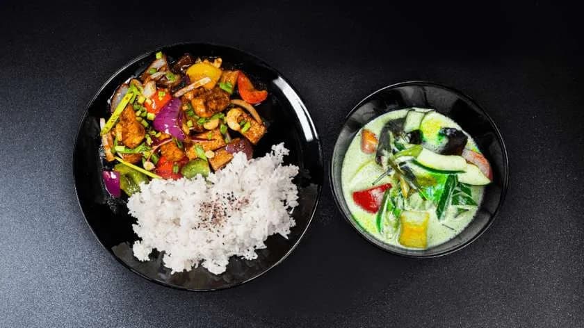 Tofu Tom Kha & Kurczak z orzechami nerkowca & ryż
