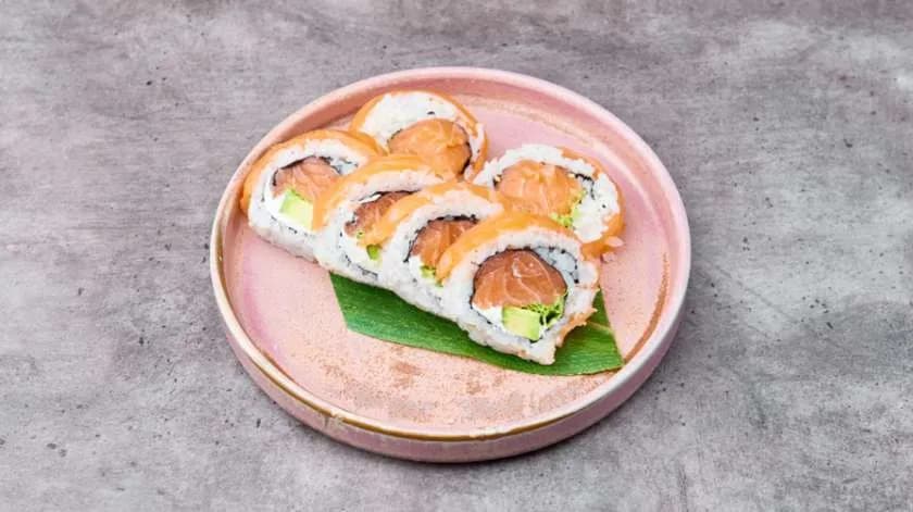 Uramaki Gold z łososiem