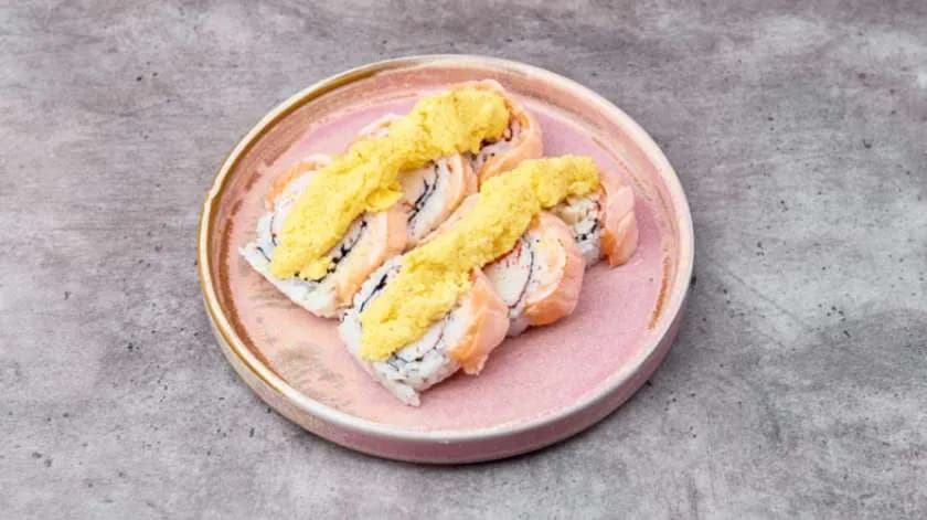 Hot rolls Paluszek krabowy, łosoś