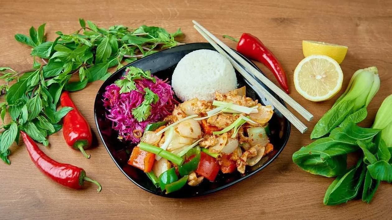 CHICKEN WITH LEMONGRASS