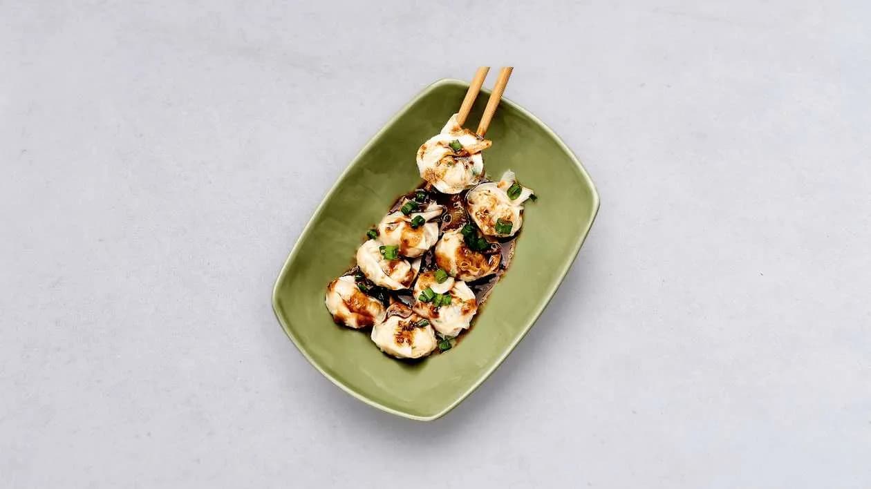 Pierożki WONTON z farszem z owoców morza