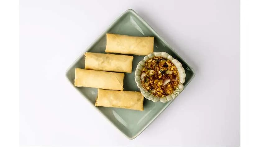 Spring Rolls z krewetkami z sosem słodko-kwaśnym z orzeszkami