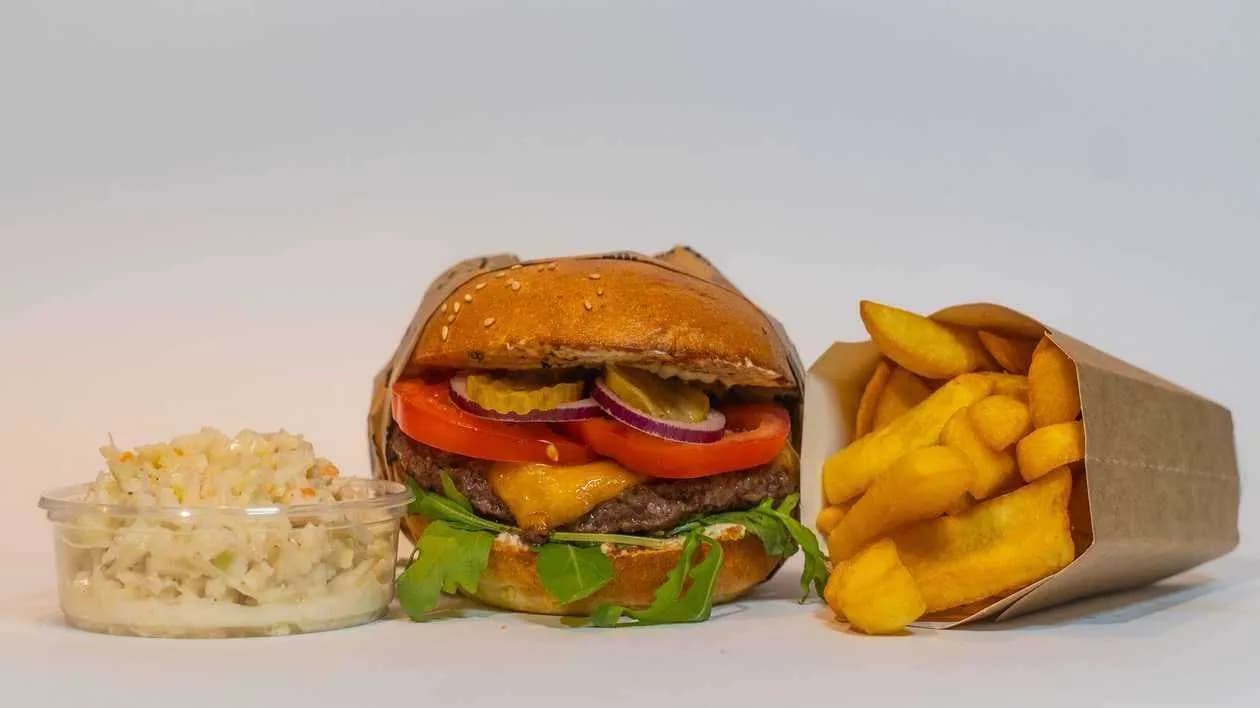 ZESTAW Burger FRYTKI COLESLAW z opakowaniem jednorazowym