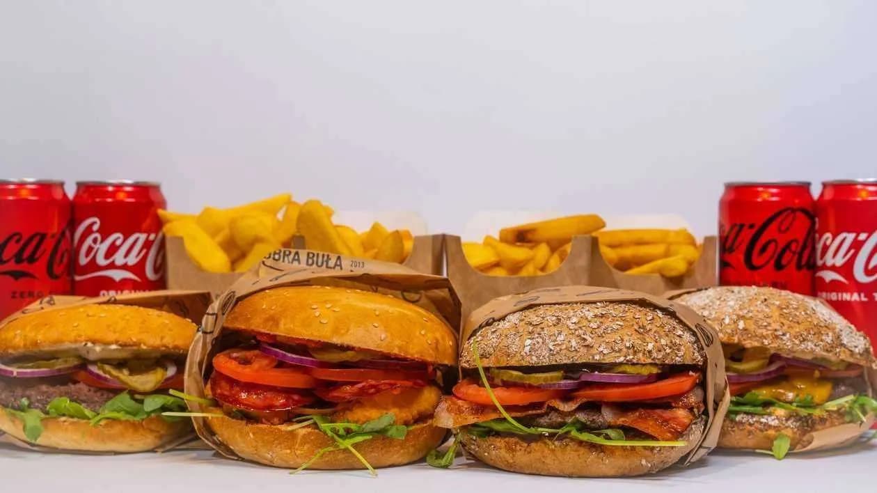 ZESTAW 4 x Burger + 4 x Frytki + 4 x Napój
