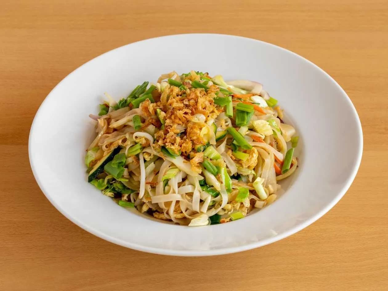 Fried Rice Noodles with Vegetables 🌿