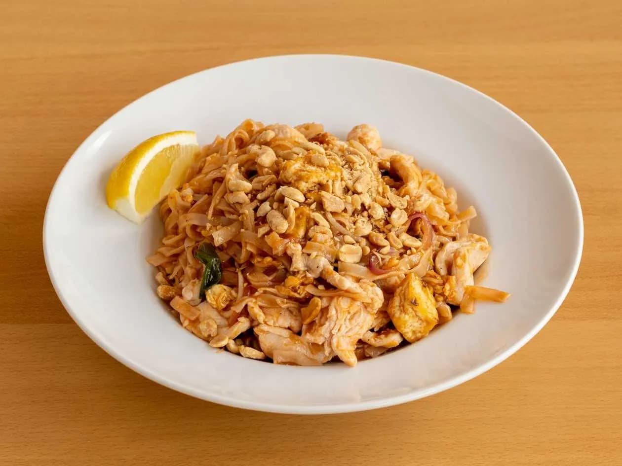 Pad Thai with Chicken 🌶