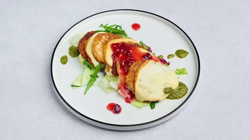 Placki ziemniaczane z serem wędzonym i żurawiną (4 szt.)