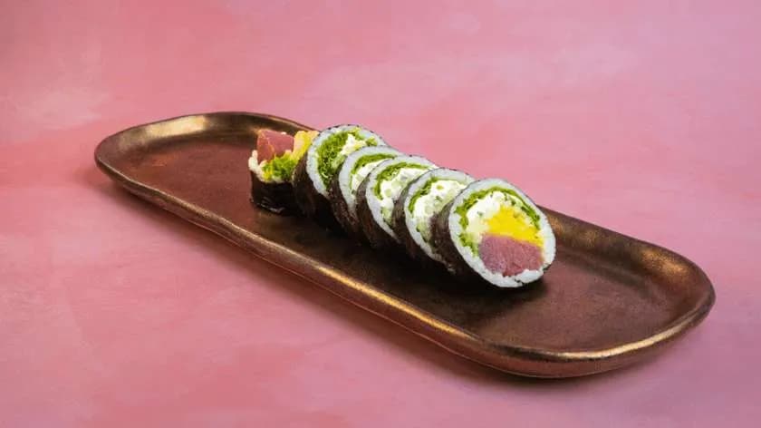 Tuńczyk, Spicy Mayo, Oshinko, Por, Sałata