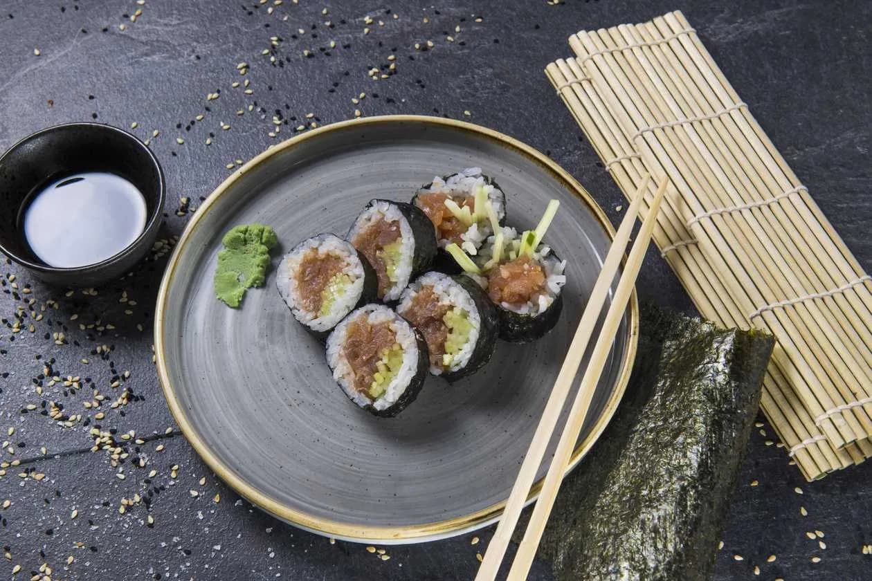 Futomaki Tatar z Tuńczyka (6 sztuk)