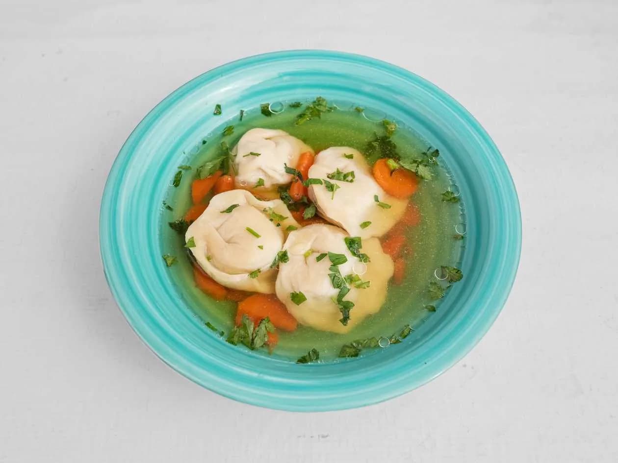 ROSÓŁ Z PIEROŻKAMI PIELMIENI