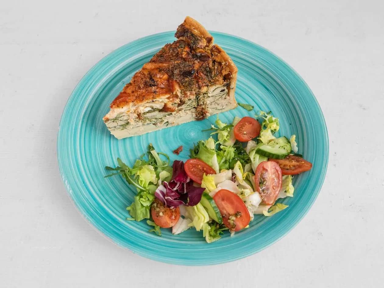 Tart with Goat Cheese, Beetroot with Arugula and Cherry Tomato Salad