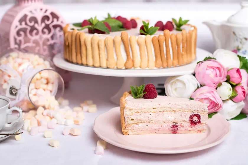 Light and fluffy raxpberry mousse