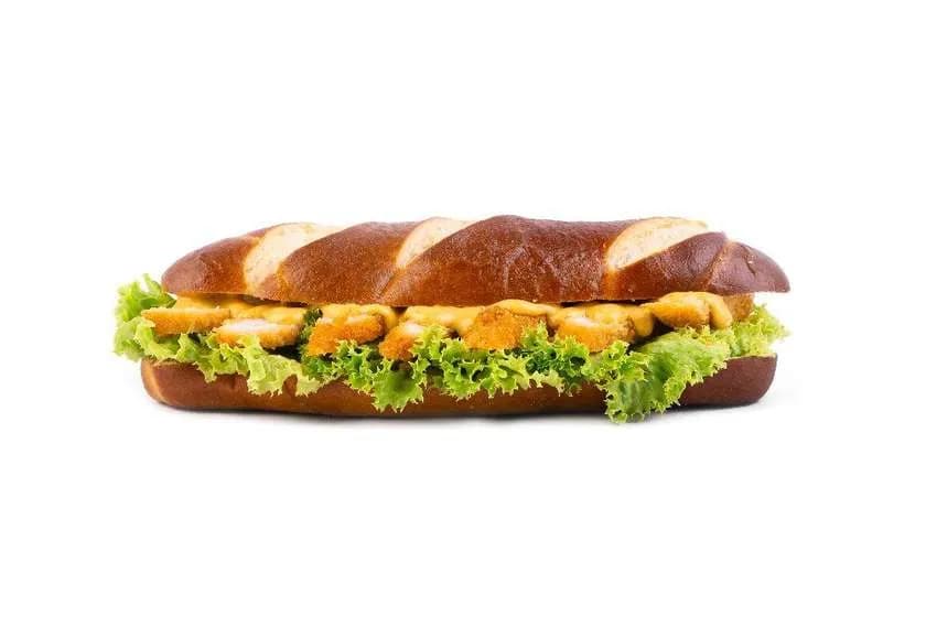 Kanapka bawarska z kurczakiem curry mango