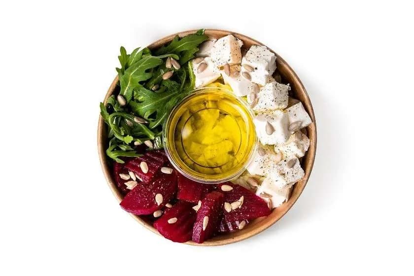 Sałatka z burakiem, fetą i rukolą