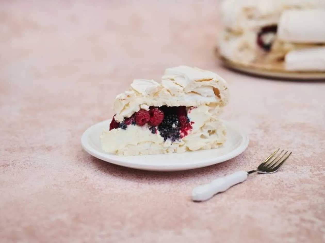 Beza ze świeżymi owocami