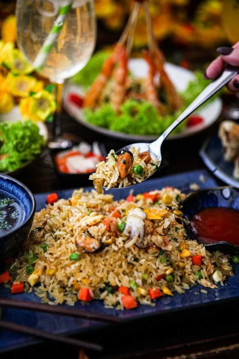 Ryż smażony z owocami morza