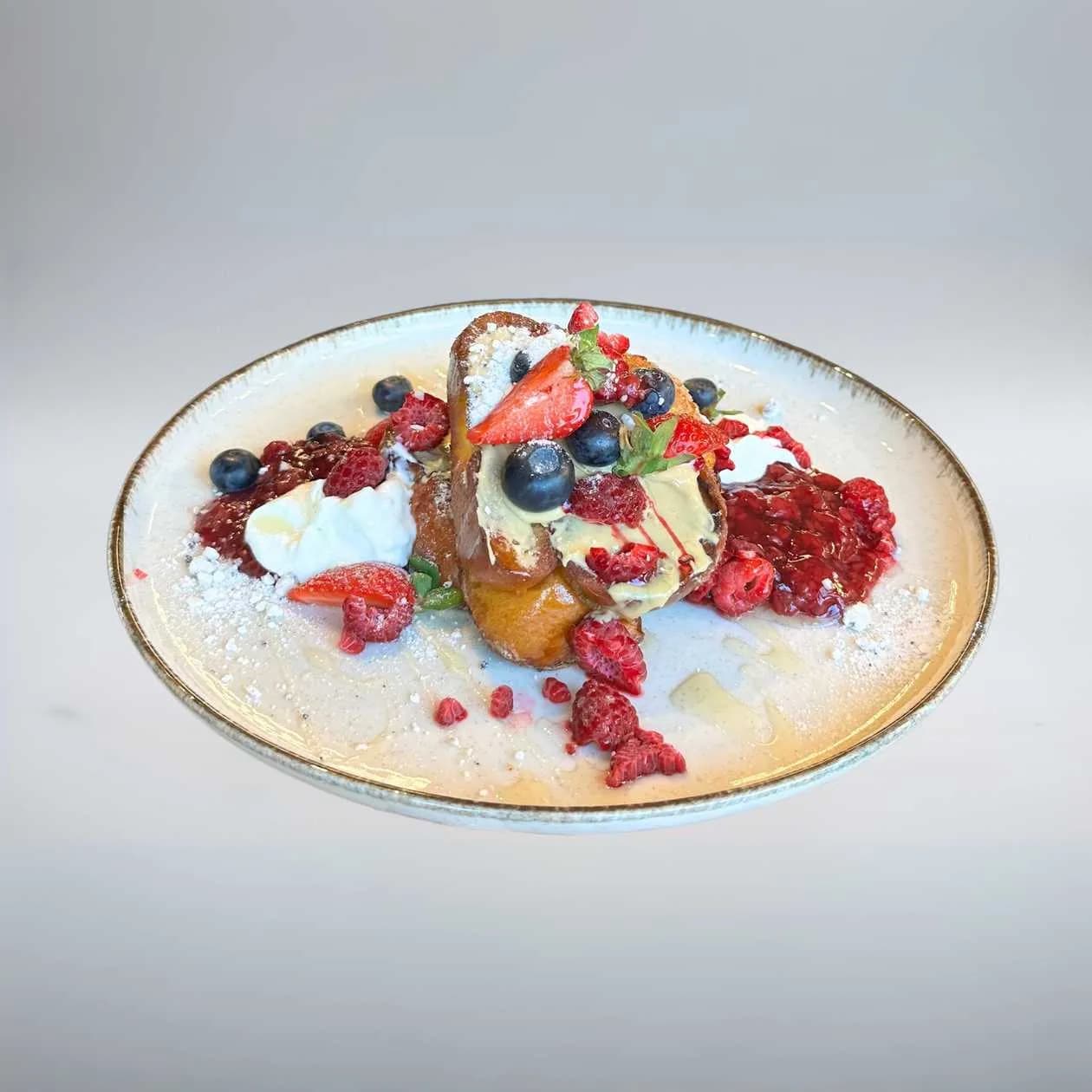 Tosty Francuskie  z masłem orzechowym i malinami