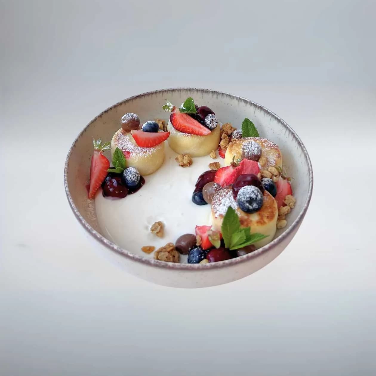 Mini serniczki z kwaśną śmietana i wiśniami