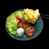 Stek łososiowy z frytkami