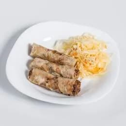 Sajgonki z surówką