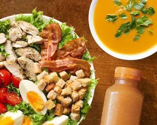 Sałatka Cezar + Zupa + Sok