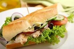 Kanapka z grillowanym kurczakiem