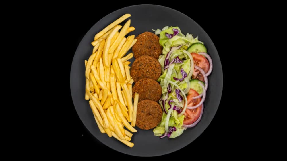 Falafel na talerzu