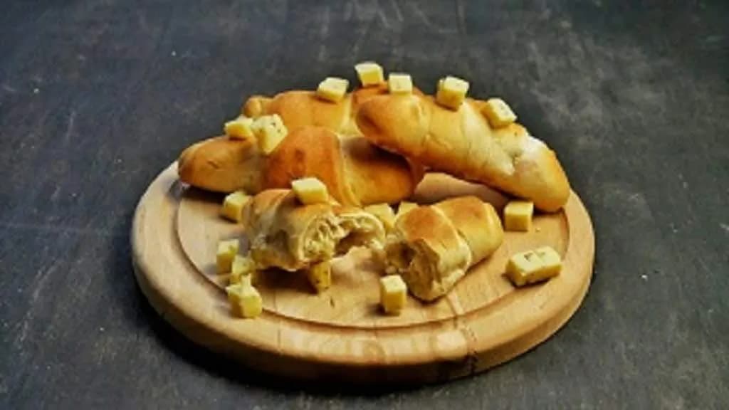 Rollsy serowe 4 szt. z sosem