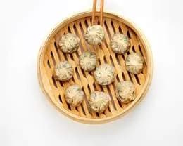 Pierożki Xiaolongbao z farszem wieprzowo-szpinakowym