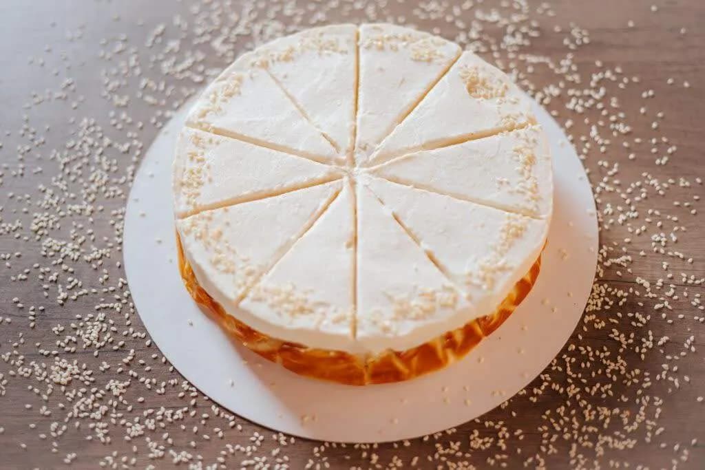 Sernik chałwowy (keto)