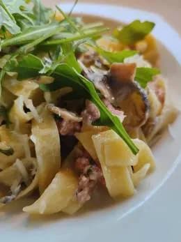 Tagliatelle Con Polo Funghi