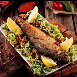 Pstrąg smazony z adzikiem